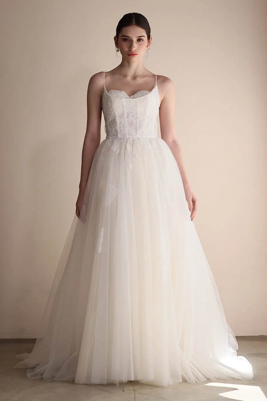 A-Line Sweep-Brush Train Lace Tulle Wedding Dress CW3553 - COCOMELODY